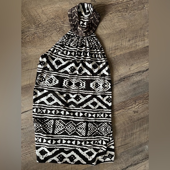 Le Chateau Black and White Geometric Halter Top - Picture 1 of 4